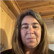 Laureata in Scienze Biologiche impartisce lezioni di matematica, scienze e chimica ad alunni delle scuole medie e scienze ad alunni delle superiori